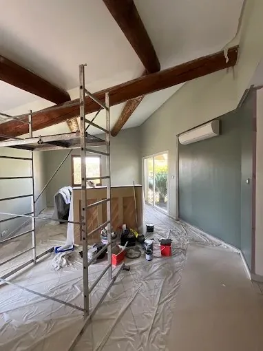 Pièce de vie en cours de rénovation intérieure par GSC